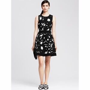 Banana Republic Textured Floral Fit Flare Dress 2 Black White Structured Party